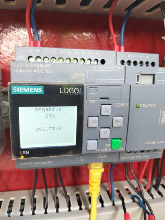 Controlador Siemens LOGO! que realiza el monitoreo